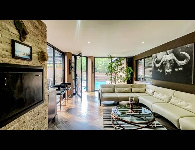 4 BEDROOM FREEHOLD FOR SALE IN MEYERSDAL